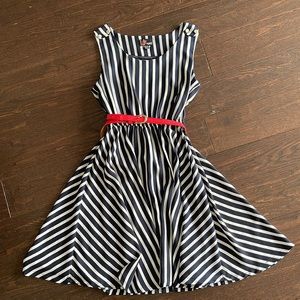 Yumi dress with belt